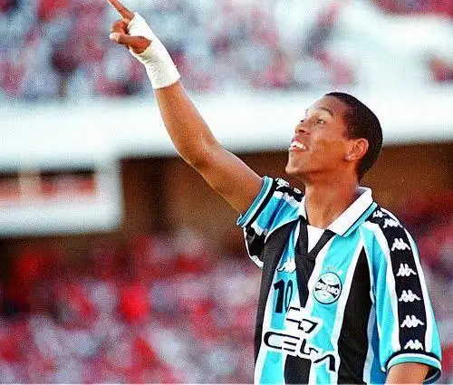 投身慈善事 投身慈善事